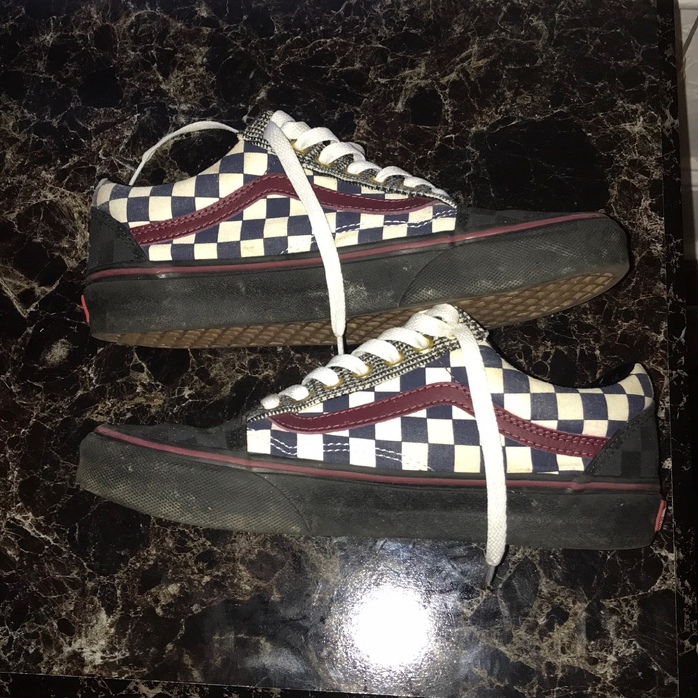 Vans - Picture 2 of 5